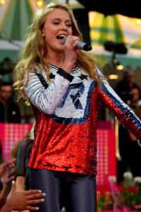 Zara_Larsson_Uppträder_På_Sommarkrysset_2013_By_Daniel_Åhs_Karlsson_(2)